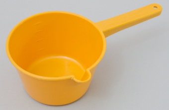 Ковш 1,5л со сливом цветной